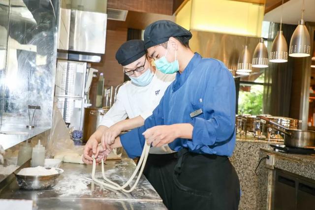 丁亮 践行探索育人新模式 丁亮 践行探索育人新模式