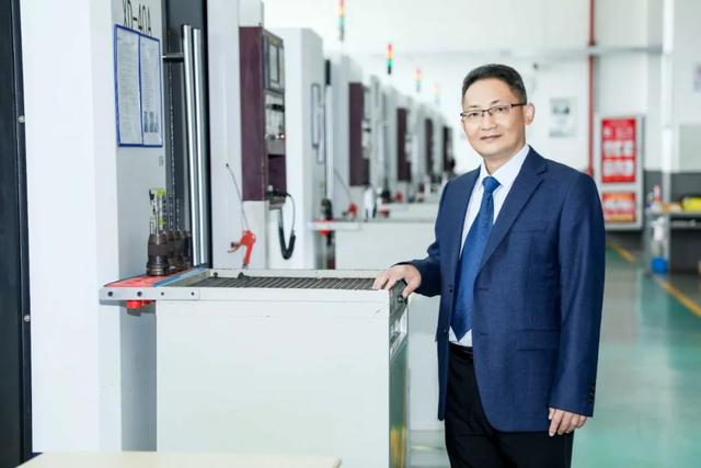 丁亮 践行探索育人新模式 丁亮 践行探索育人新模式